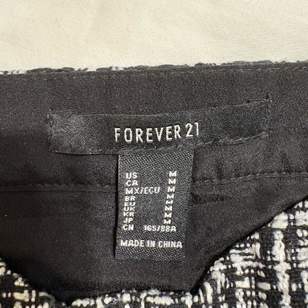 Forever 21 Black and White Tweed Crop Top - Picture 2 of 3